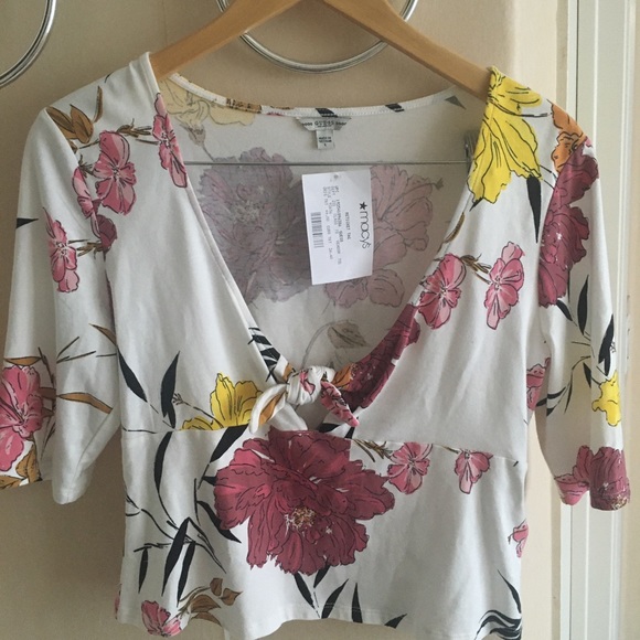 Guess white floral crop top - Picture 2 of 7